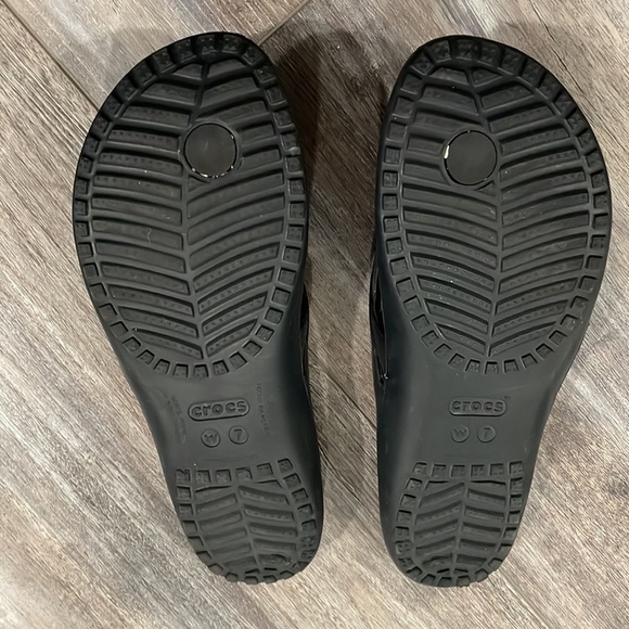 Crocs Iconic Comfort Kadee II Black Flip Flops - Picture 6 of 6